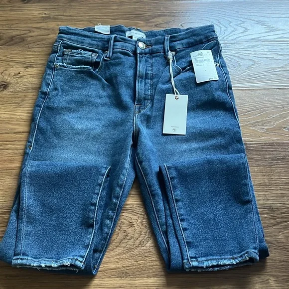 Good American Good Legs Crop (8/29) - FINAL SALE - Picture 4 of 6